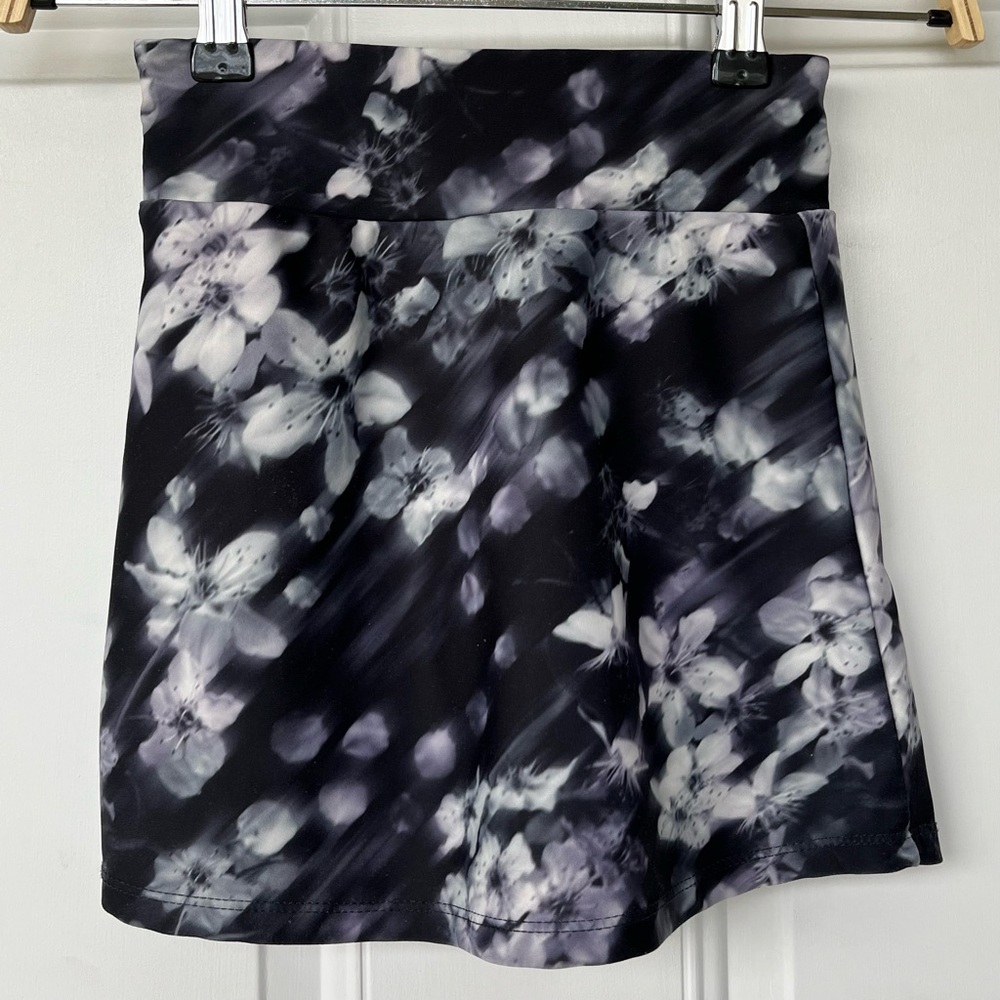 •Runway• Girls Floral Moisture Wicking Skort - Size Small (6-7)